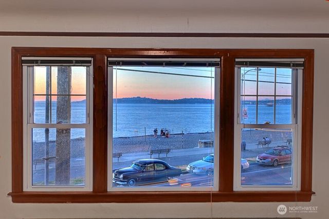 2452 Alki Avenue SW, Seattle, WA 98116
