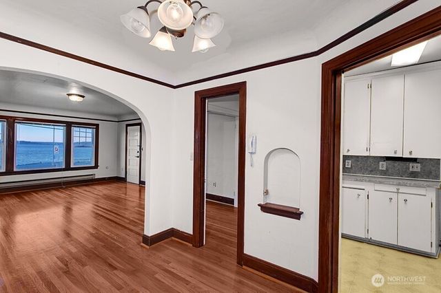 2452 Alki Avenue SW, Seattle, WA 98116