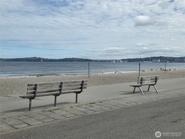 2452 Alki Avenue SW, Seattle, WA 98116