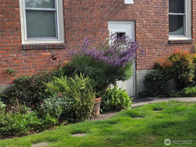 2452 Alki Avenue SW, Seattle, WA 98116