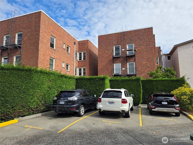 2452 Alki Avenue SW, Seattle, WA 98116