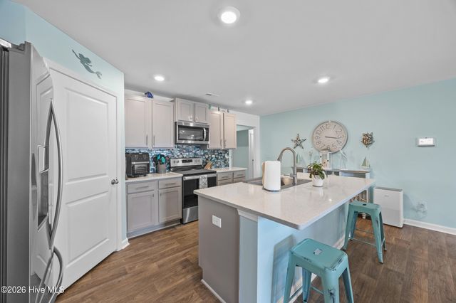 200 Sunshine Drive, Holly Ridge, NC 28445