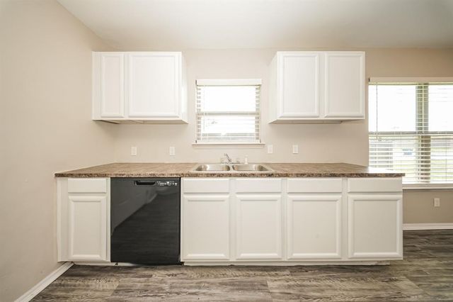 1850 Bliss Circle, Newcastle, OK 73065