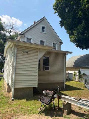 16 Star Place, Freeport, NY 11520