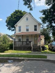 16 Star Place, Freeport, NY 11520