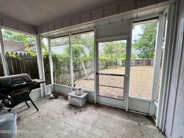 8828 TOWNSQUARE Drive S, Jacksonville, FL 32216