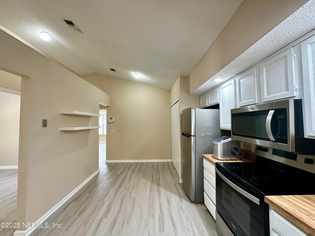 8828 TOWNSQUARE Drive S, Jacksonville, FL 32216