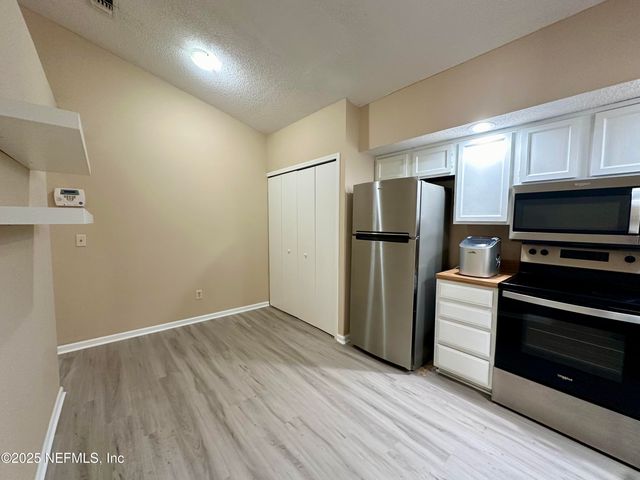 8828 TOWNSQUARE Drive S, Jacksonville, FL 32216
