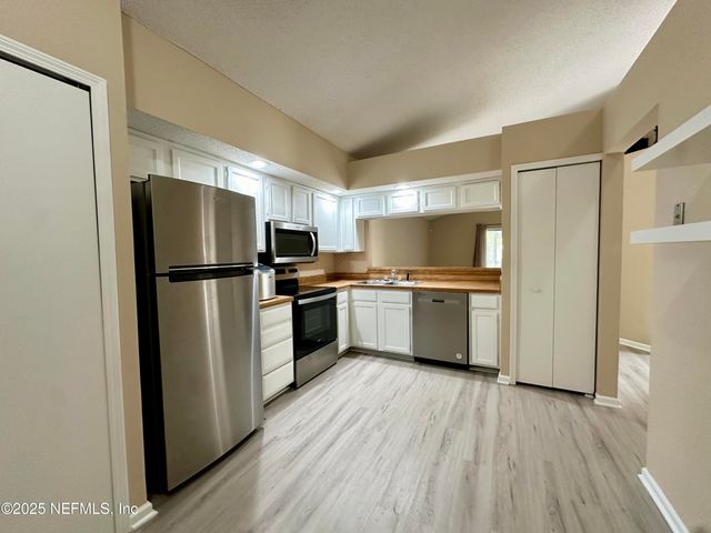 8828 TOWNSQUARE Drive S, Jacksonville, FL 32216