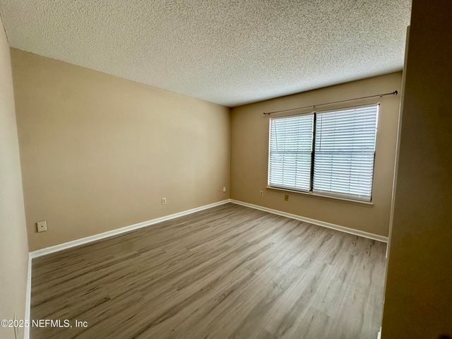 8828 TOWNSQUARE Drive S, Jacksonville, FL 32216