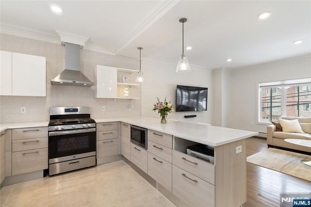 80 Homestead Avenue A, Palisades Park, NJ 07650