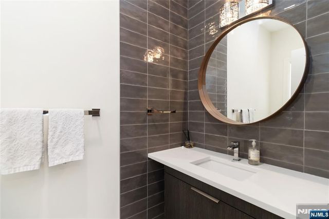 80 Homestead Avenue A, Palisades Park, NJ 07650