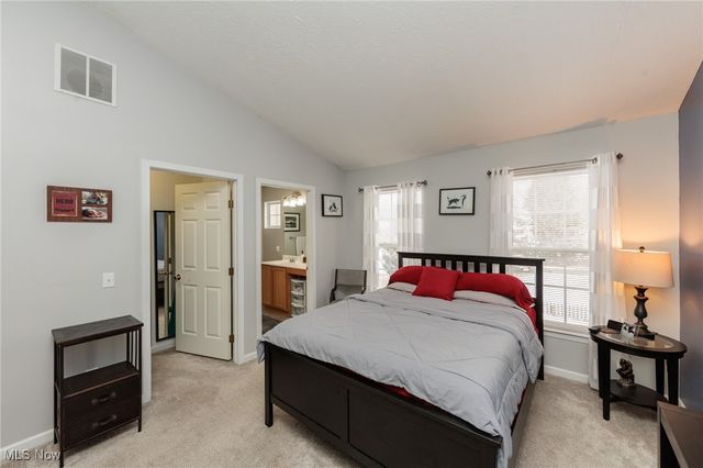 160 Stonepointe Drive, Berea, OH 44017