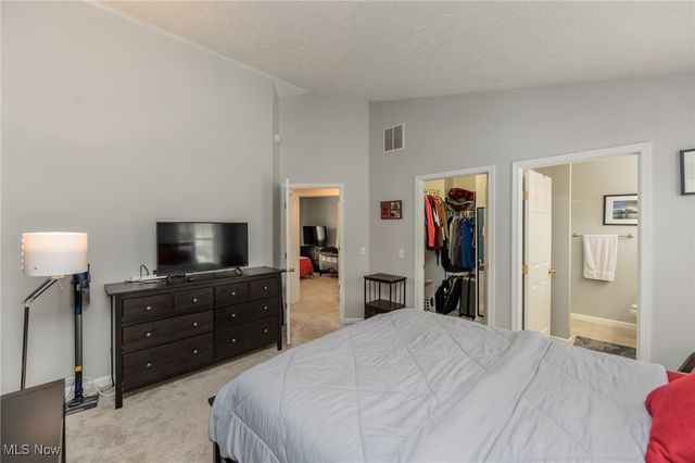 160 Stonepointe Drive, Berea, OH 44017