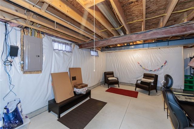 160 Stonepointe Drive, Berea, OH 44017