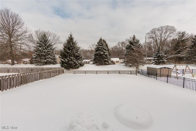 160 Stonepointe Drive, Berea, OH 44017