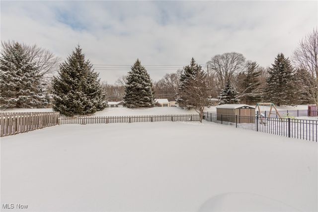 160 Stonepointe Drive, Berea, OH 44017