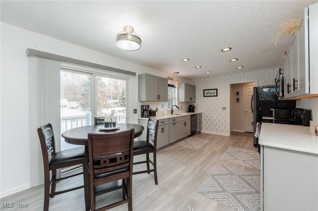 160 Stonepointe Drive, Berea, OH 44017