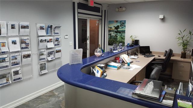 7500 NW 25th St 114, Miami, FL 33122