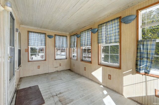 1537 W Till Road, Fort Wayne, IN 46825