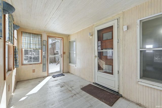 1537 W Till Road, Fort Wayne, IN 46825