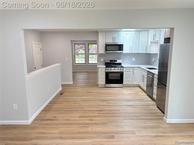 23658 Valley Starr, Novi, MI 48375