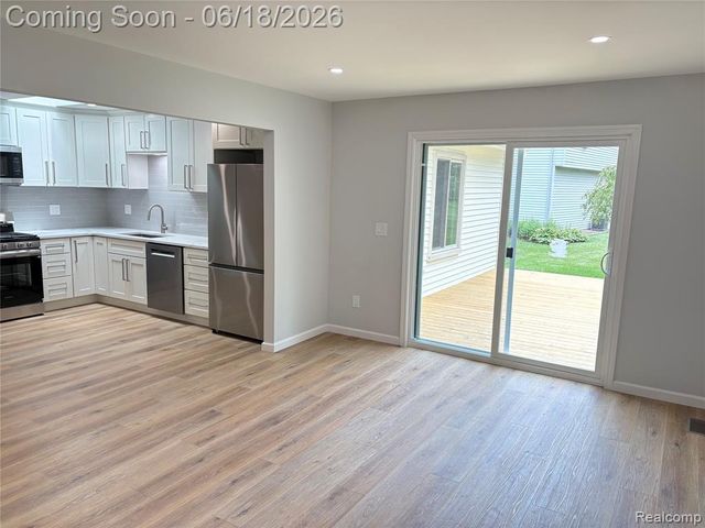 23658 Valley Starr, Novi, MI 48375