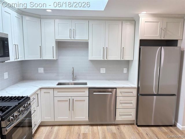 23658 Valley Starr, Novi, MI 48375