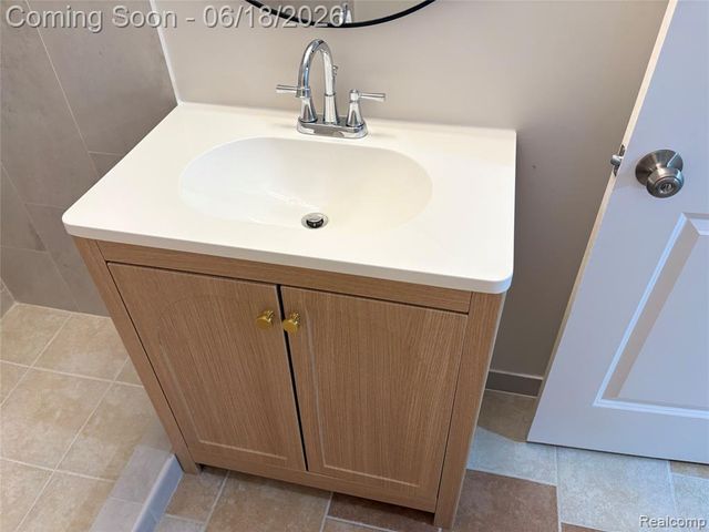 23658 Valley Starr, Novi, MI 48375
