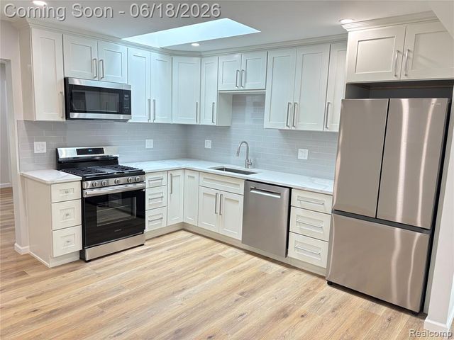23658 Valley Starr, Novi, MI 48375