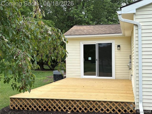 23658 Valley Starr, Novi, MI 48375