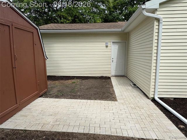 23658 Valley Starr, Novi, MI 48375