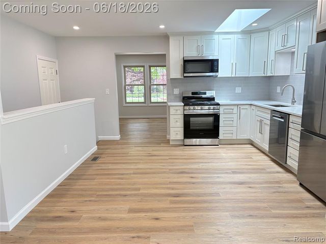 23658 Valley Starr, Novi, MI 48375