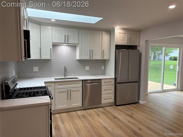 23658 Valley Starr, Novi, MI 48375