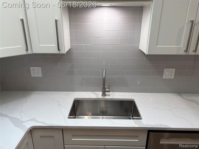 23658 Valley Starr, Novi, MI 48375