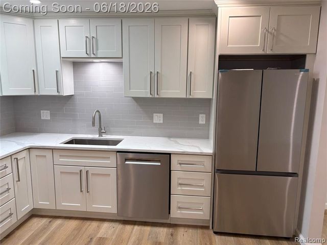 23658 Valley Starr, Novi, MI 48375