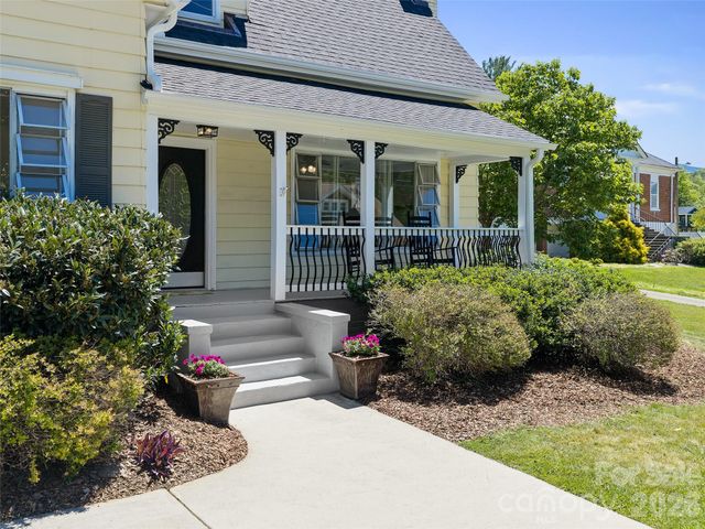 118 Robertson Street, Burnsville, NC 28714