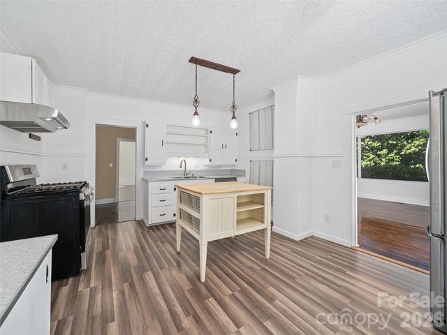 118 Robertson Street, Burnsville, NC 28714