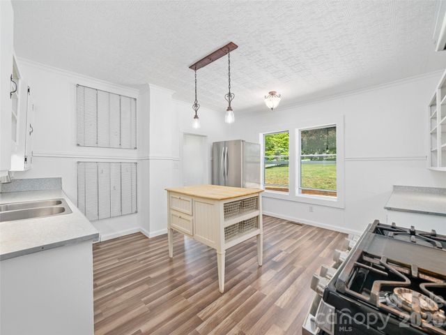 118 Robertson Street, Burnsville, NC 28714