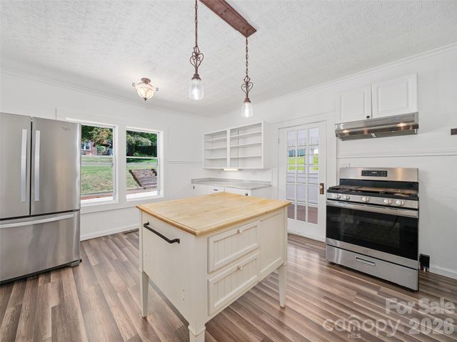 118 Robertson Street, Burnsville, NC 28714
