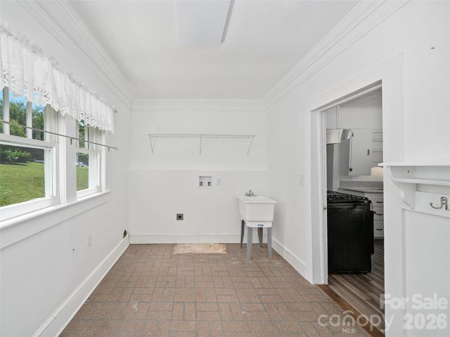 118 Robertson Street, Burnsville, NC 28714