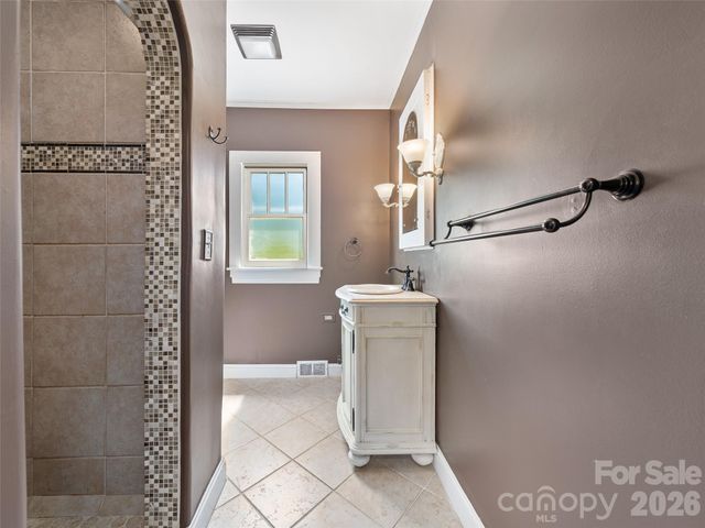 118 Robertson Street, Burnsville, NC 28714