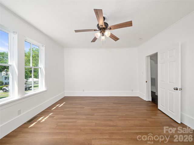 118 Robertson Street, Burnsville, NC 28714