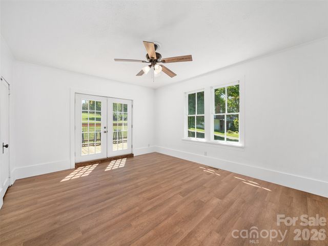 118 Robertson Street, Burnsville, NC 28714
