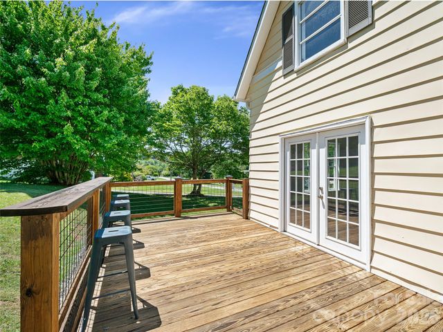 118 Robertson Street, Burnsville, NC 28714