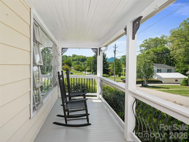 118 Robertson Street, Burnsville, NC 28714