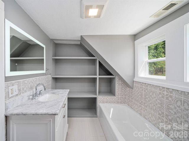 118 Robertson Street, Burnsville, NC 28714