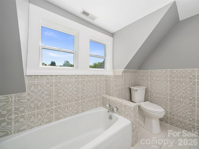 118 Robertson Street, Burnsville, NC 28714