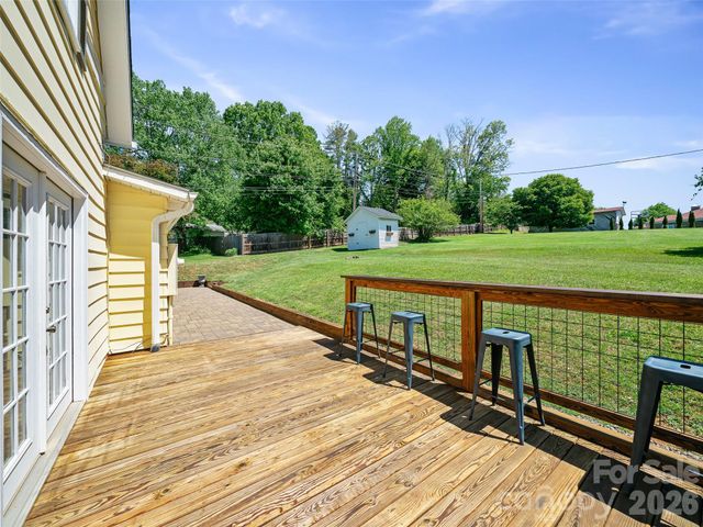 118 Robertson Street, Burnsville, NC 28714