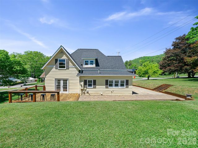 118 Robertson Street, Burnsville, NC 28714